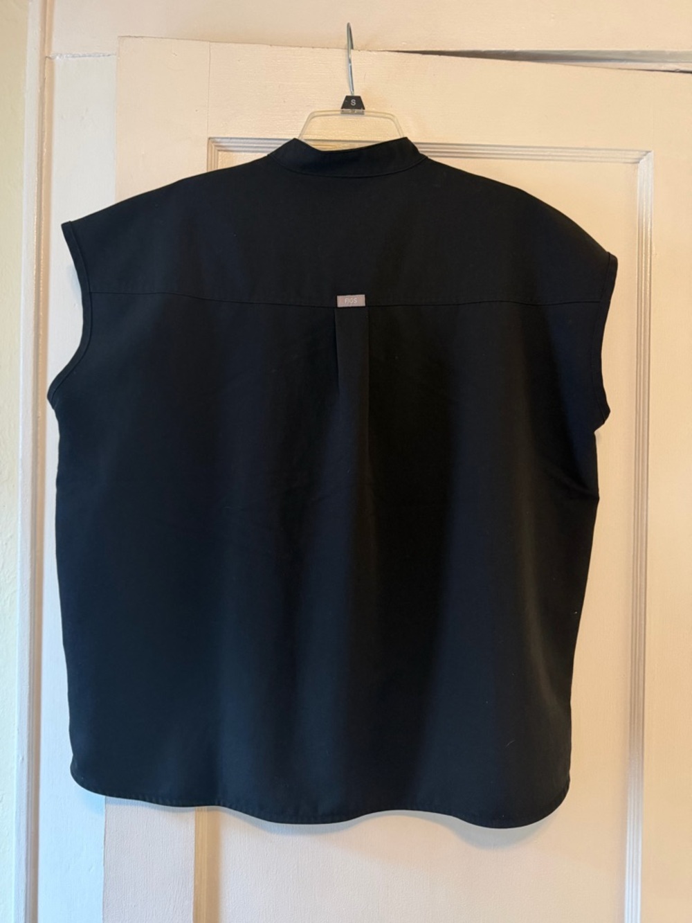 Figs Rafaela black Scrub Top large- great condition - Picture 2 of 3